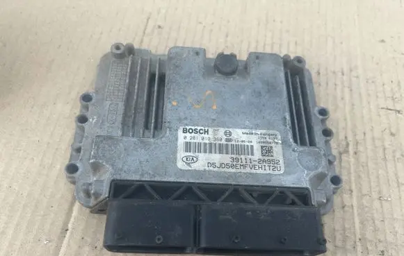 KIA Ceed Engine control unit/module 391112A952 0281019360
