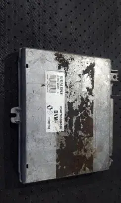 Renault Laguna I Engine control unit/module S101725111 HOM7700860308