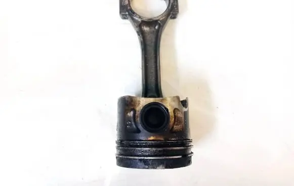 Volkswagen Golf Plus Piston with connecting rod