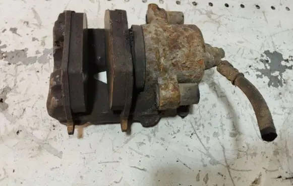 Volkswagen Golf V Front brake caliper
