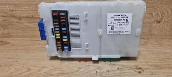 Volvo V70 Fuse module 30765624AE 7G9T14C256FA