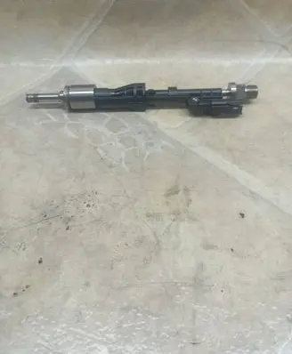 BMW X3 F25 Fuel injector 7597870 10213541