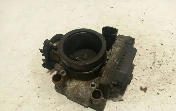 Audi A4 S4 B5 8D Throttle valve 058133063