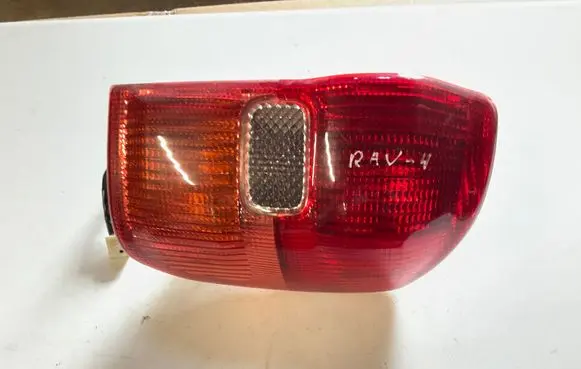 Toyota RAV 4 (XA20) Rear/tail lights