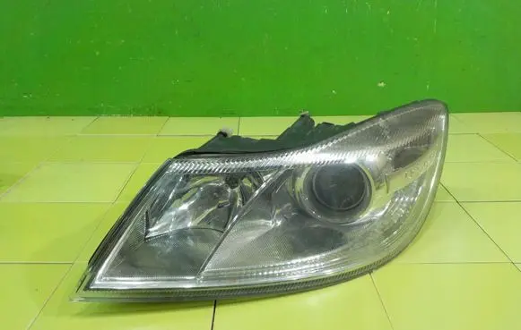 Skoda Octavia Mk2 (1Z) Headlight/headlamp 1Z2941015F ZP7
