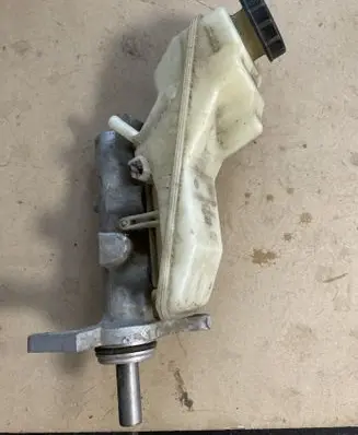 Toyota Corolla E120 E130 Master brake cylinder 74471251