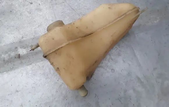 Ford Mondeo MK II Coolant expansion tank/reservoir 8K218