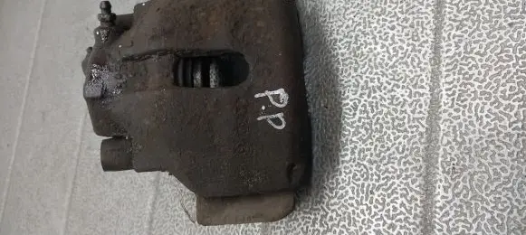 Volkswagen PASSAT B5 Front brake caliper