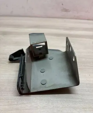 Volvo S90, V90 Headlight/headlamp mounting bracket 31425970