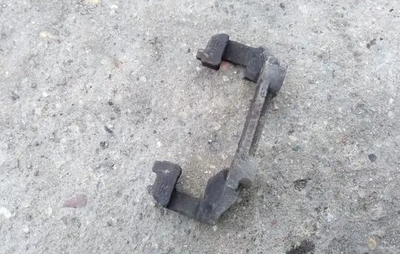 Volkswagen PASSAT B5.5 Front Brake Caliper Pad/Carrier