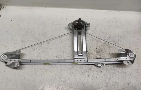 Rear door manual window regulator