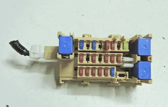 Nissan Leaf I (ZE0) Fuse box set