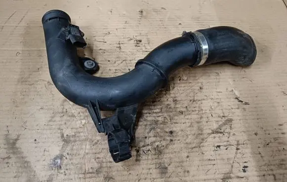 Intercooler hose/pipe