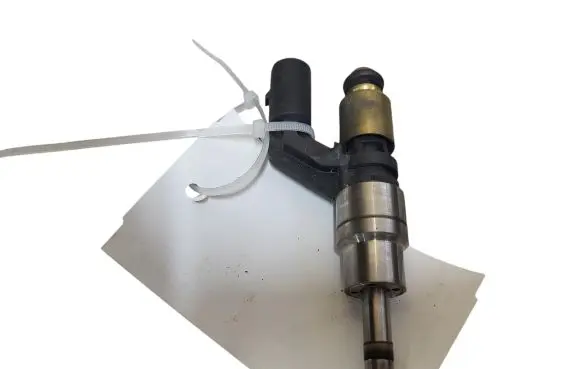 Volkswagen Golf V Fuel injector 03C906036A 0261500016