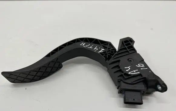 Audi A4 S4 B9 Accelerator throttle pedal 8W1723523