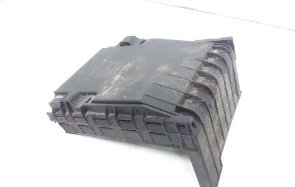 Volkswagen PASSAT B7 Fuse box cover 1K0937132F 1K0937132G