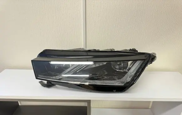 Skoda Octavia Mk4 Headlight/headlamp 5E4941015A LE18A6419 030111823300