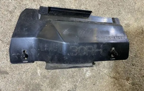 Toyota Prius+ (ZVW40) Fender end trim 5382547020