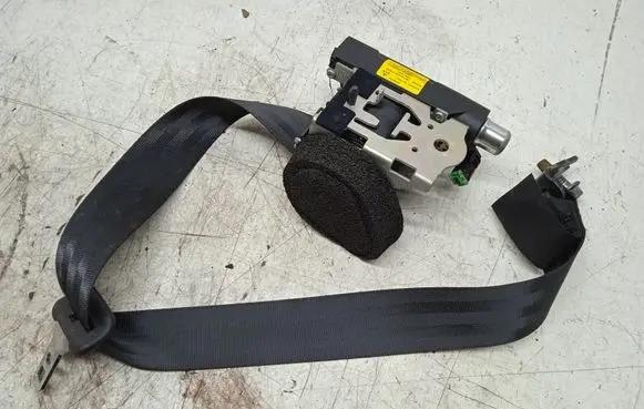 Volvo S60 Rear seatbelt P039818850
