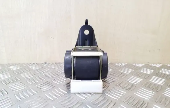 Middle seatbelt (rear)