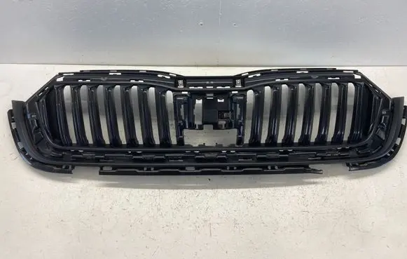 Skoda Octavia Mk4 Front bumper upper radiator grill 5E3853653