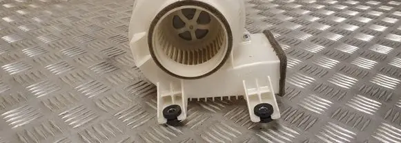 Toyota RAV 4 (XA40) Hybrid/electric vehicle battery fan G923048070 1173006451
