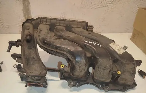 Renault Twingo III Intake manifold 114650 H4D400 00681208