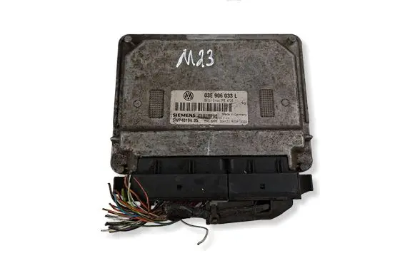 Volkswagen Polo IV 9N3 Engine control unit/module 03E906033L 5WP4019405