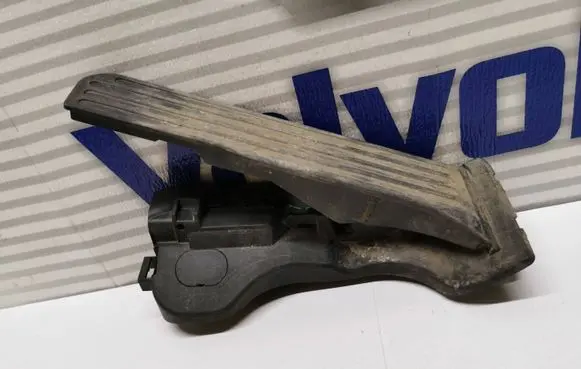 Volkswagen Golf V Accelerator throttle pedal 1K1721775