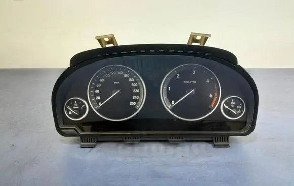 BMW 5 F10 F11 Speedometer (instrument cluster) 9249344