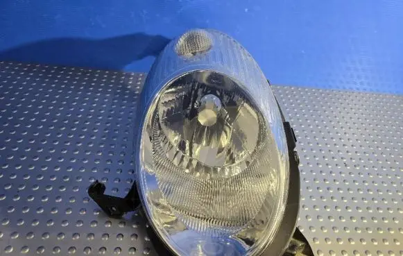 Nissan Micra Headlight/headlamp 26010BC500