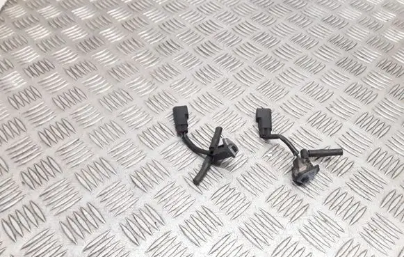 Windshield washer spray nozzle