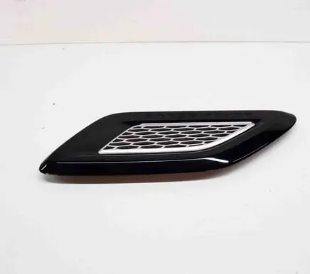 Quarter panel pressure vent