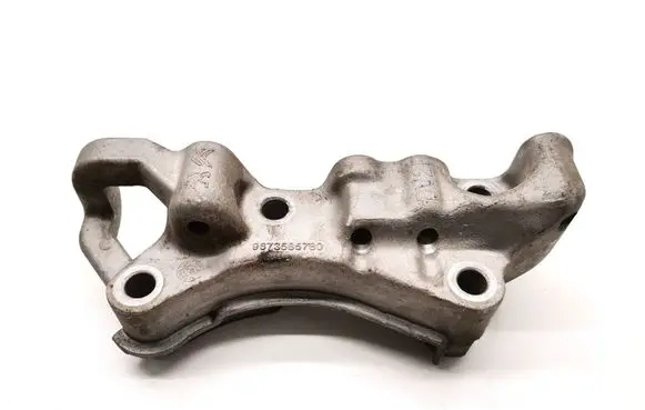 Engine mounting bracket