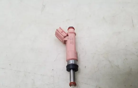 Toyota RAV 4 (XA40) Fuel injector 2325037040
