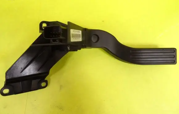 Ford Mondeo Mk III Accelerator throttle pedal 2S719F836DA