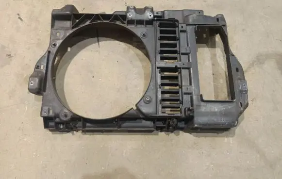 Peugeot 407 Radiator cooling fan shroud 