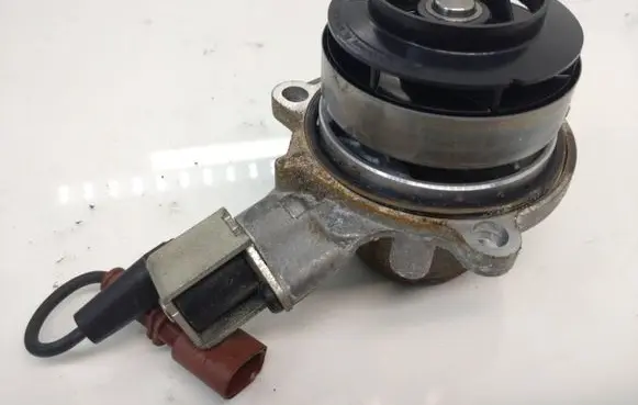Volkswagen Tiguan Water pump 04l907284 04l011