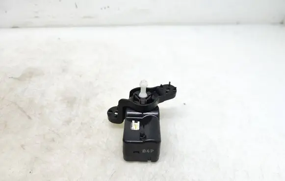 Toyota Prius (XW50) Headlight level adjustment motor 18D1009192