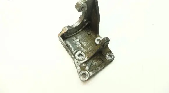 Infiniti FX Power steering pump mounting bracket 