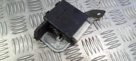 Toyota Avensis T220 Door control unit/module 8597020010