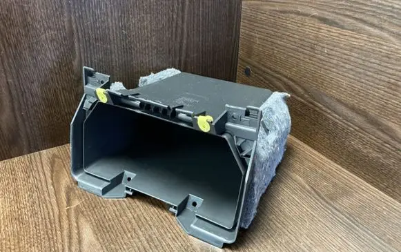 Volvo V50 Glove box 09491937
