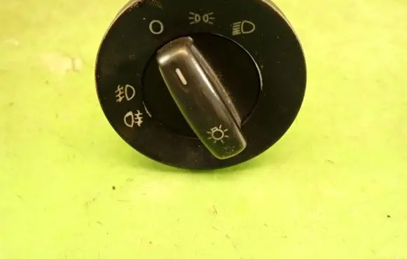 Skoda Octavia Mk2 (1Z) Light switch