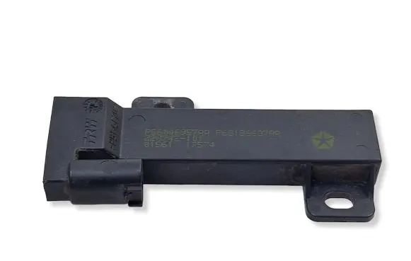 Jeep Cherokee Aerial antenna amplifier P56046957AB 228742101 P68186637AC