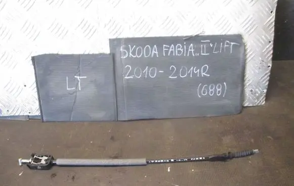 Skoda Fabia Mk2 (5J) Front door cable line 