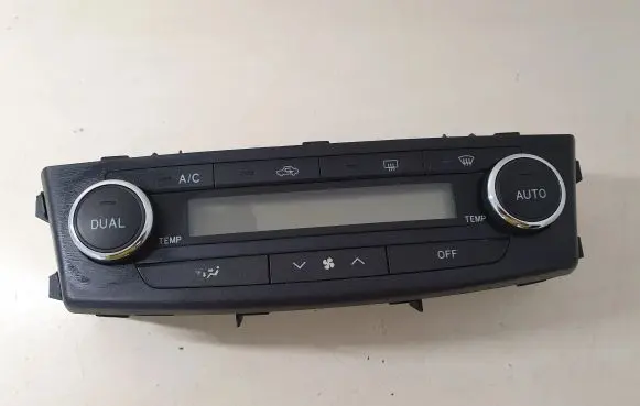 Toyota Avensis T270 Climate control unit 5590005400