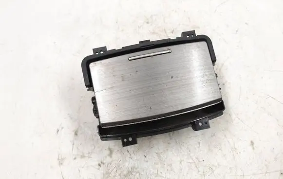 Subaru Legacy Cup holder front 