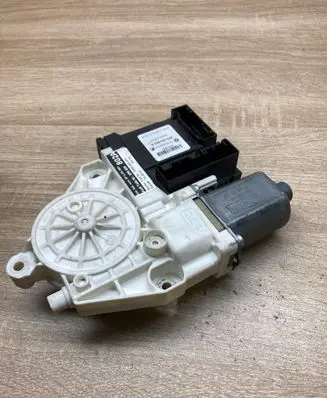 Audi A3 S3 8P Front door window regulator motor 8P0959802A