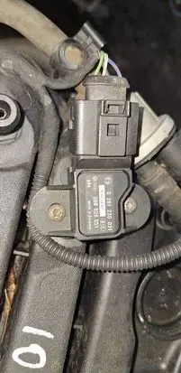 Volkswagen Golf V Air pressure sensor 0261230031 06b906051