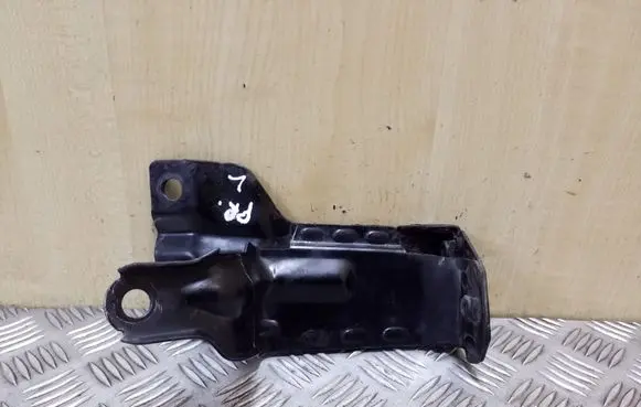 Radiator mount bracket